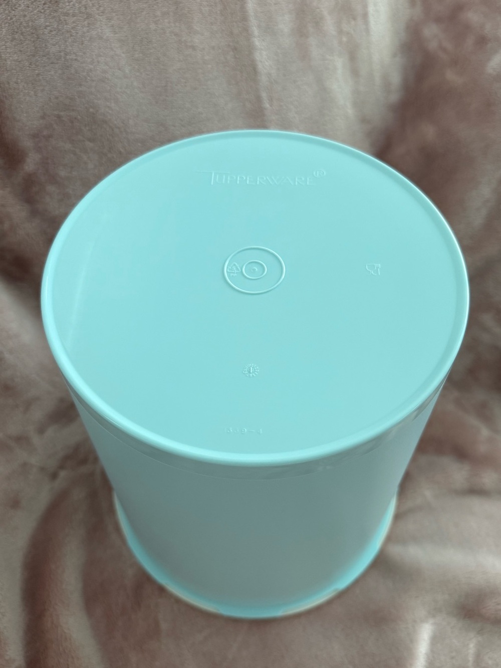 🦋Tupperware Heritage Canister light blue with white lid  Storage 24 cup NEW - Picture 6 of 7